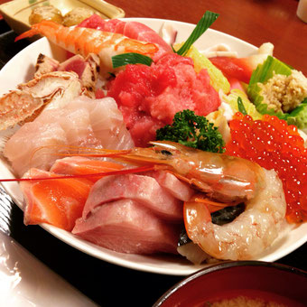 Kaisen don Gu no Omori (海鮮丼具の大盛) You get sashimi on the rice.) Are you really ready for this? 