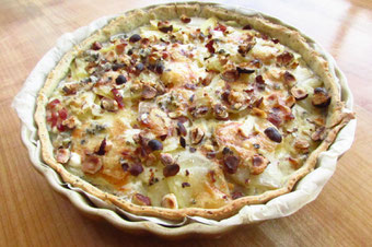 Tarte aux pommes de terre, Bleu de Sassenage et noisettes du jardin