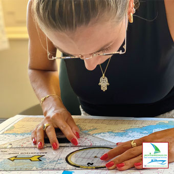 Online-Navigationsausbildung zum Hochseeschein mit Kartenarbeit, moderne Onlinekurse der Jachtfahrschule.ch in Rorschach.