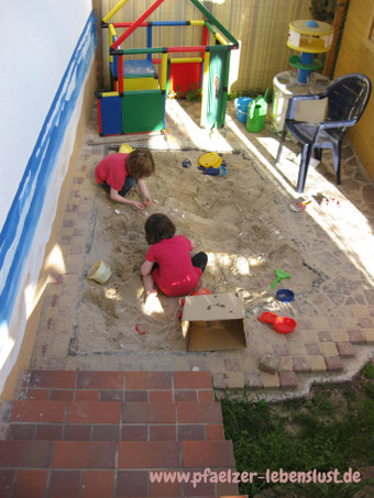 Garten dunkle Ecke kreativ umgestalten, Sandkasten, Strand + Meer