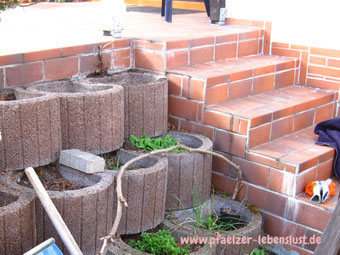 Pflanzringe hässlich, Treppe, Fliesen hässlich