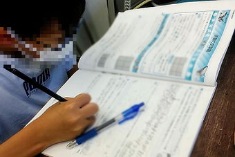 塾では教科書準拠テキスト以外に文章題や図形に特化した問題集も使い,意図的に「考える時間」を作っています。