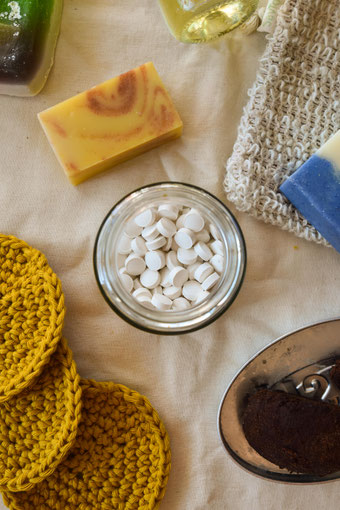 Auf einen Blick: Diese Firmen verkaufen plastikfreie Naturkosmetik, Seifen und co. | Plastikfrei im Badezimmer Part 2 RiekesBlog
