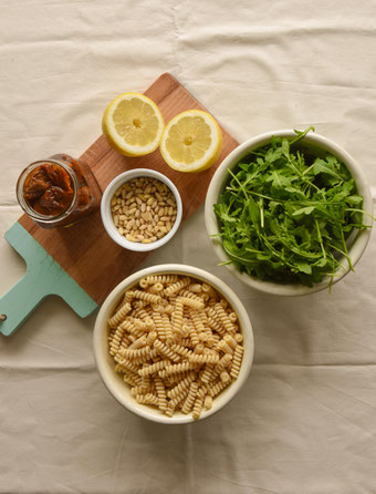 Zutaten veganer Nudelsalat. RiekesBlog.