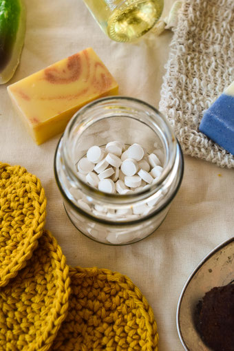 Auf einen Blick: Diese Firmen verkaufen plastikfreie Naturkosmetik, Seifen und co. | Plastikfrei im Badezimmer Part 2 RiekesBlog