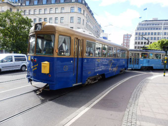 スウェーデン色の　cafe付トラム　