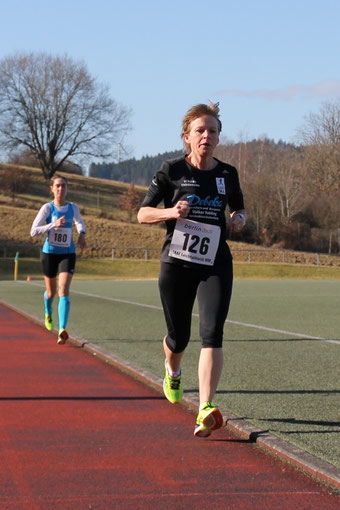 Annika Karfs-Fiedler siegt über 10.000m mit neuer Bestzeit