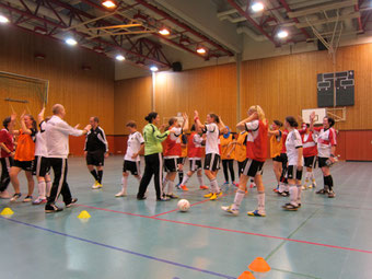 Trotz des einseitigen Ergebnisses waren beide Teams bis zur Schlusssirene mit Freude und Einsatz dabei (Foto: Futsalicious Essen)