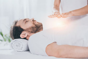 energiearbeit-reiki-aura-chakra-balance-lichträder-handauflegen-meridiane-organe-drüsen-prana-clearing-gehirnhälften-synchronisation-quantenheilung-energetisches-wirbelrichten-alternativ-unterstützung-prozessbegleitung