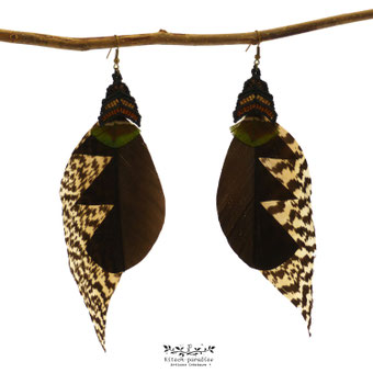 boucles d'oreilles plumes paon dindon macramé artisanal