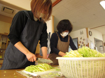 千切りキャベツの山。生まれて初めての経験です