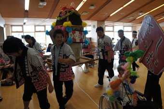 祭りの最後は『幸せのおみこし』で締めくくり！