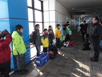 集合場所の駅でミーティング