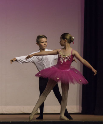 dance class toowoomba, dance costume toowoomba, dance concert, performing arts, performance team, performing, hip hop troupe, hip hop dance, dancing team, book hip hop, book dancing