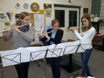... Noten am laufenden Band!  Hier bei einer Probe am  07.02.2014