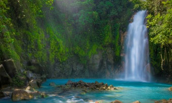 Catarata Rio Celeste y Volcan Tenorio