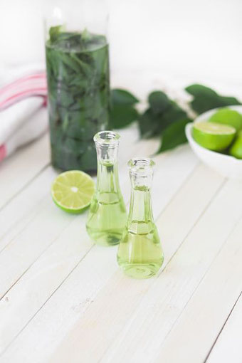 limpia tu casa con aceites esenciales, productos de limpieza con aceites esenciales, aceites esenciales en el hogar, productos ecologicos para limpiar tu casa, fabrica tus propios productos de limpieza