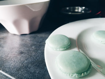 Mintfärbige Macarons.