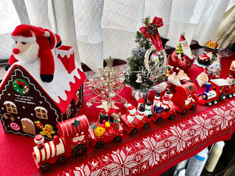 レッスン室内に飾ったクリスマスの飾り｜大田区東雪谷羽金ピアノ教室