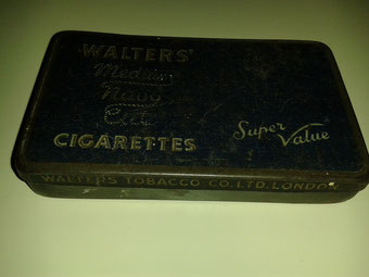 Walters' Medium Navy Cigarettes