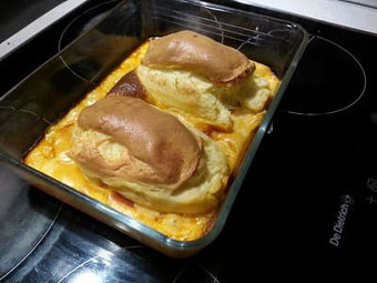 Délicieuse Quenelles Lyonnaise bien gonflées qui sortent du four