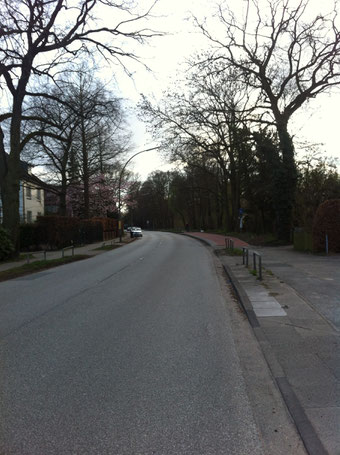 Niendorfer Straße im abendlichen Berufsverkehr. "Normalerweise" herrscht hier Stau.