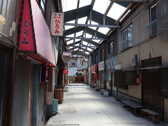 40年以上手つかずの稲荷通り