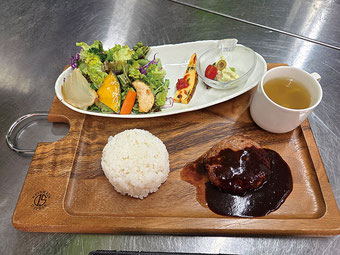 昼食イメージ