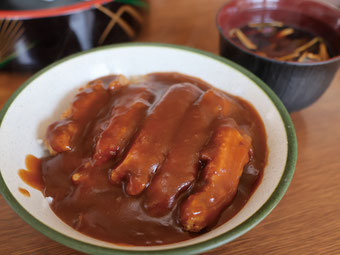 特製のデミグラスソースがかかった「ソースカツ丼」