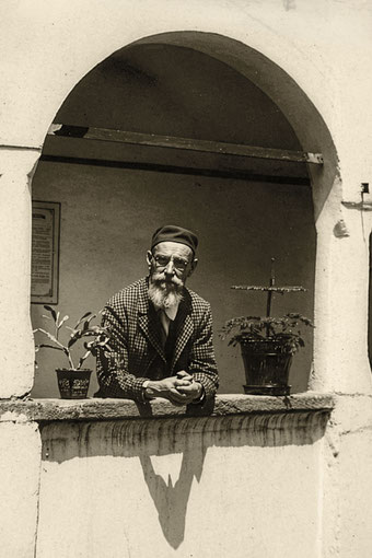 Karl Kern, Arkadenhof im Cafe Blumensträussl, Fotografie um 1923