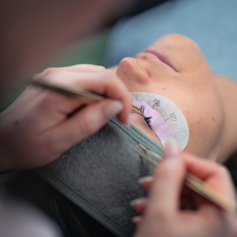 Wimperndesign Andrea Brandstötter Wimpernverlängerung, Lashlifting & Brow Lifting in Aistersheim