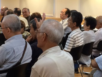 ☆右手をあげている手前のこの方の質問専門的でした。