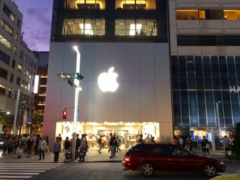 ☆松屋デパートから見たApple Store銀座店の夜景。