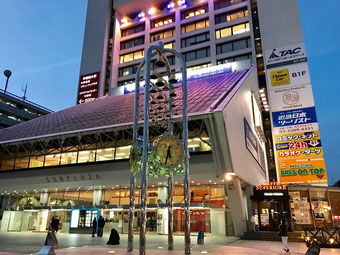 ☆夕暮れの中野サンプラザ。会場では録音・写真撮影禁止。
