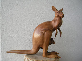 Känguru Figur Holzschnitzerei