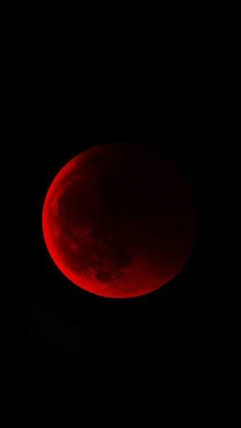 Lunitari, la lune des robes rouge