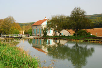 Ecluse sur le canal de Bourgogne