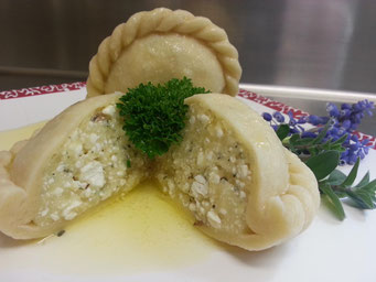 Serviervorschlag : Zerlassene braune Butter und frischer Schnittlauch :-)