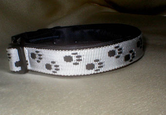 Klickverschluss, Halsband, Pfötchengurtband, 2,5cm, weiß-schwarz