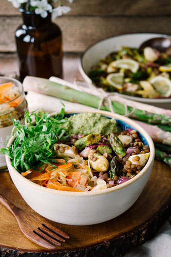 Veganes Bowl Rezept mit Spargel