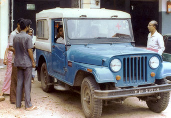 Dieser Jeep ist ein Geschenk von der christlichen Organisation "Hilfe für den fernen Nächsten"