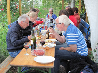 Grillen im Garten (Foto: A. Klingelhöfer)