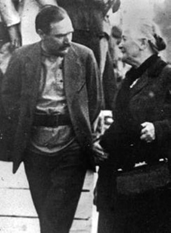 Moskva 1919: Rådskommunisten Alexander Sjlapnikov sammen med den tyske revolutionære feminist Clara Zetkin
