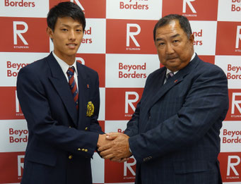 後藤監督とがっちり握手を交わす