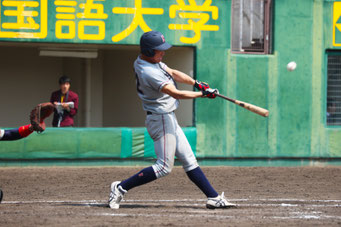 2戦連発となるホームランを放つ百田