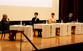 写真左から 校條剛氏、藤野可織氏、望月麻衣氏,大垣守弘氏