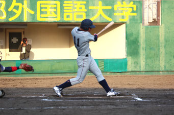 「バッティングは得意ではないけれど好き」と話す有村