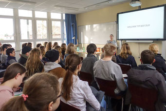 Bei 20 Praxisvorträgen konnten sich jungen Messebesucher vertieft informieren - das wurde auch zahlreich genutzt - Foto: Kraushaar