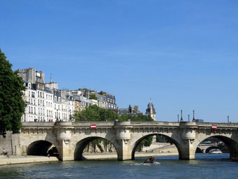 "Pont Neuf" von der Íle de la Cité rüber an das linke Seineufer