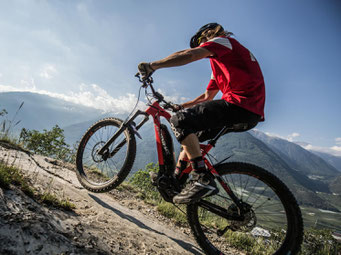 e-Mountainbike Unterschiede werden Ihnen im e-motion e-Bike Premium Shop in Hamm erklärt. Lassen Sie sich beraten.